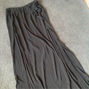 Black skirt with slits